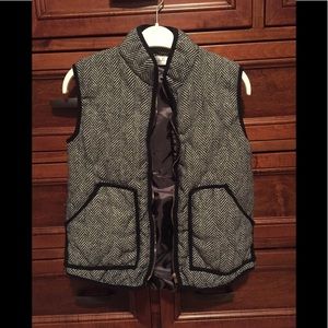 Black vest fits like XXS